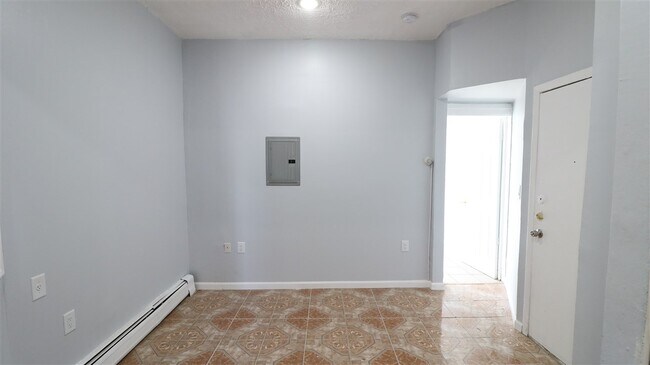 Building Photo - 1114 5th St