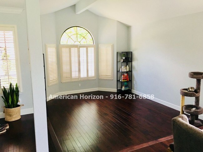 Foto del edificio - East Roseville 4 Bedroom with POOL