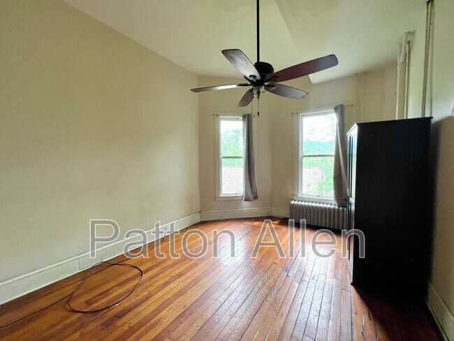 Building Photo - 33 Starnes Ave