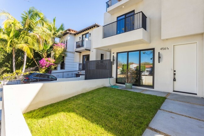 Foto del edificio - 456 N Poinsettia Pl