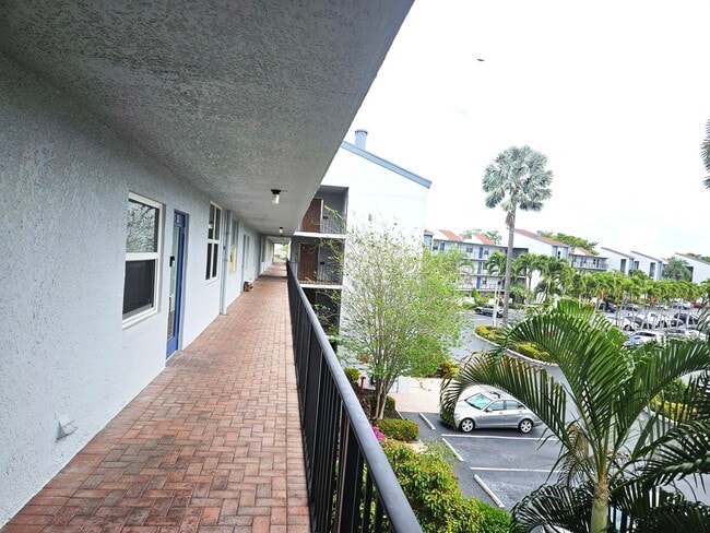 Foto del edificio - 14747 Cumberland Dr