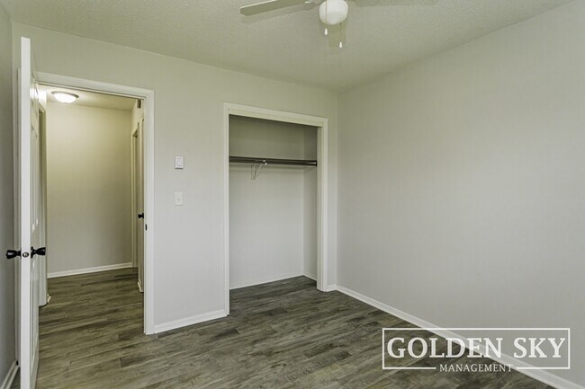 Foto del edificio - 6321 E Piccadilly Rd