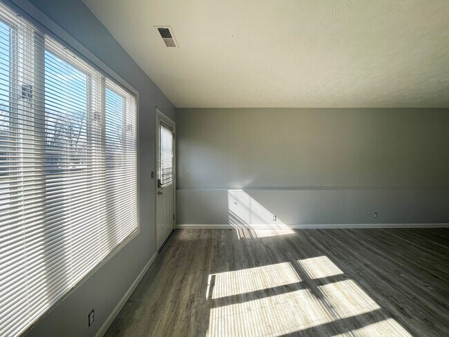 Building Photo - Yorktown School District