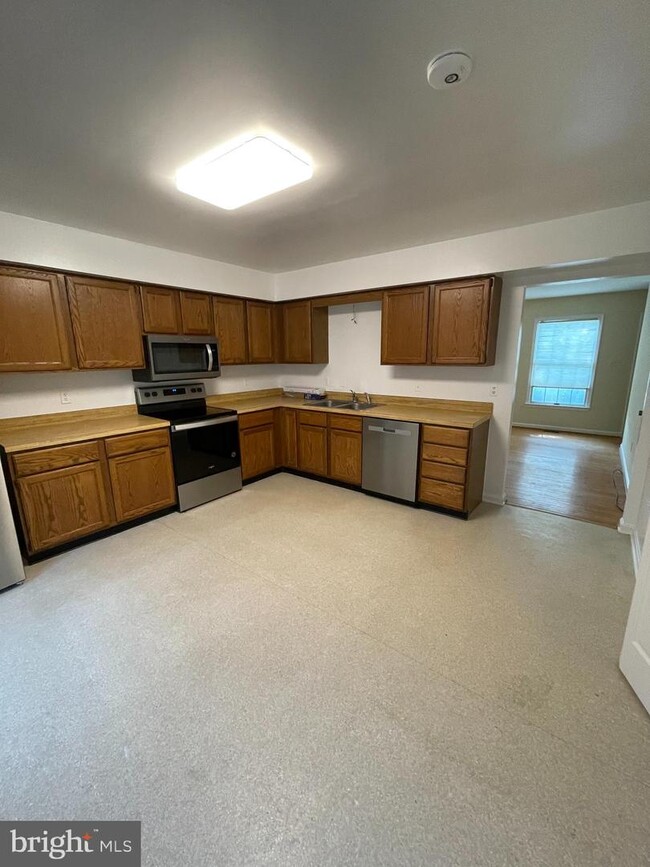 Building Photo - 206 N Rappahannock St