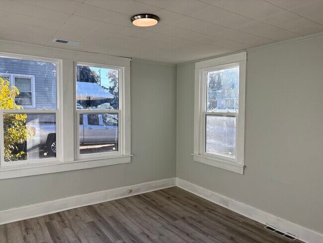 Foto del edificio - 225 Poplar St