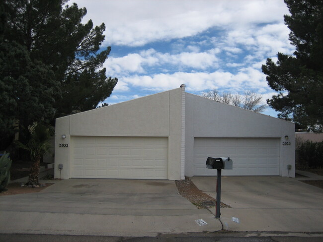 Building Photo - 3030 Hillrise Dr