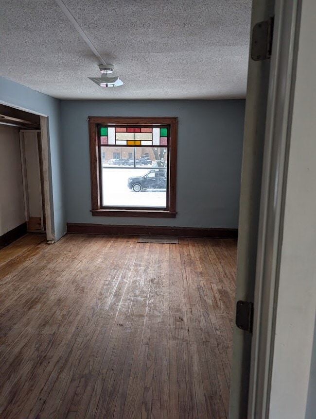 bedroom - 611 4th St SW