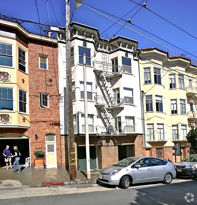 Building Photo - 2360 Union St