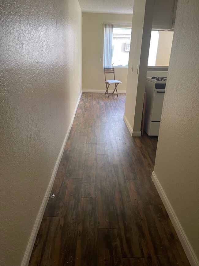 Building Photo - Sun Valley Apartments