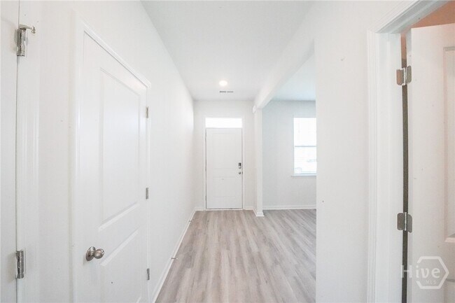 Building Photo - 146 Kraft Kove