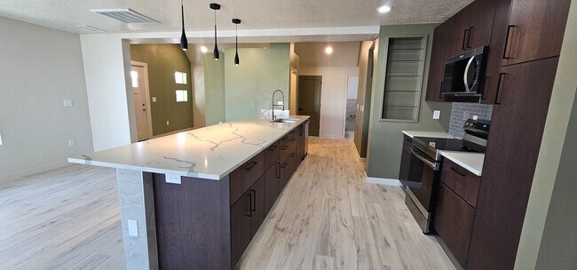 Foto del edificio - Available NOW!!!