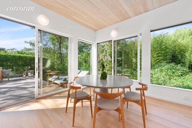 Building Photo - 42 Hayground Rd