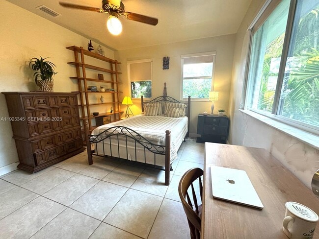 Foto del edificio - 1211 100th St