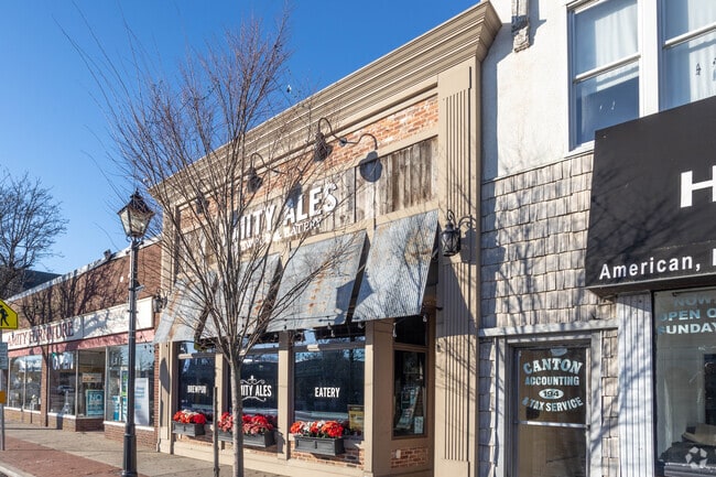 Amity Ales offers Amityville residents house-made beers and hearty American food.