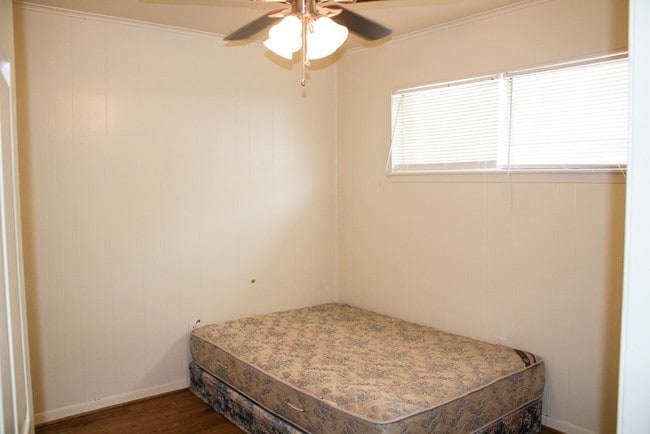 Building Photo - 213 Ehlinger Dr