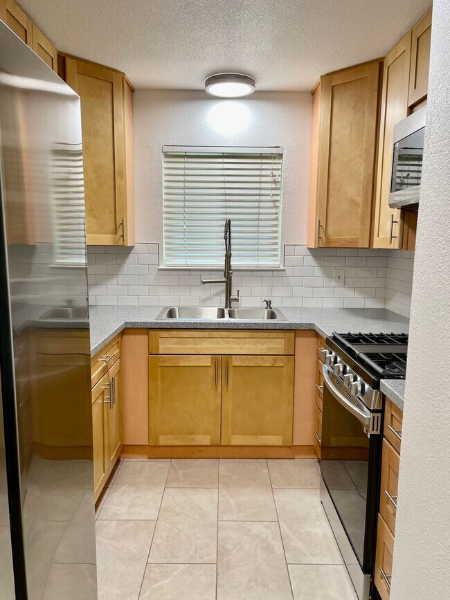 Building Photo - Remodeled