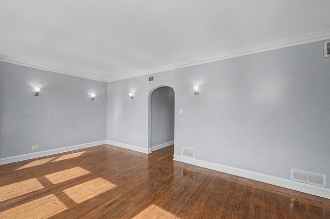 Building Photo - 10724 S Ave C