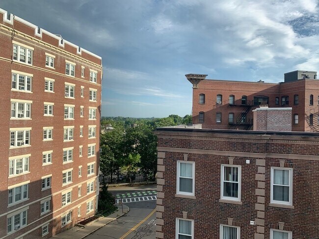 Building Photo - 19 Short St