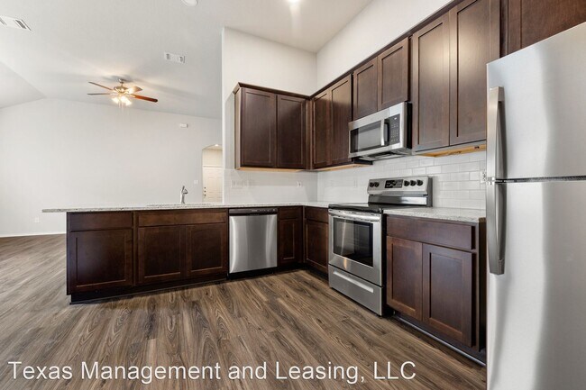 Building Photo - 3 br, 2 bath Townhome - 5510 Rio Canyon -2