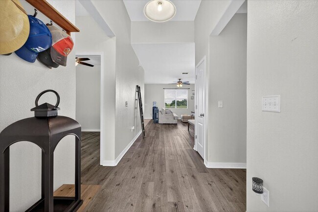 Foto del edificio - 1108 Beech Grove Pl