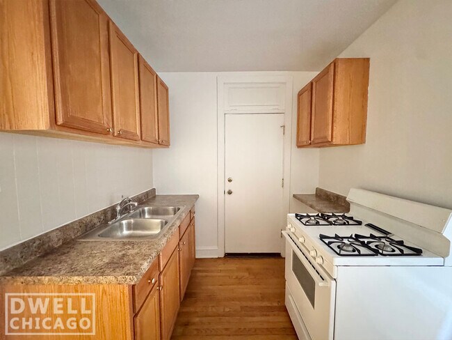 Foto del edificio - 2648 N Spaulding Ave