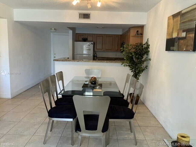 Foto del edificio - 2 br, 2 bath  - 4920 NW 79th Ave