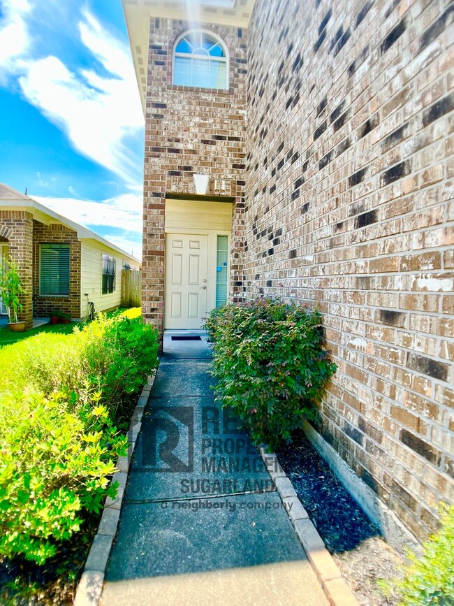 Building Photo - Beautiful Two Story Home