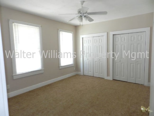 Building Photo - 54 1/2 Carrera St