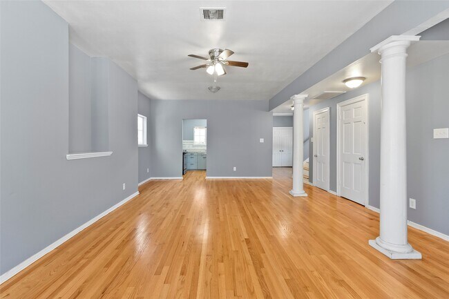 Foto del edificio - 11131 Holly Hill Ln