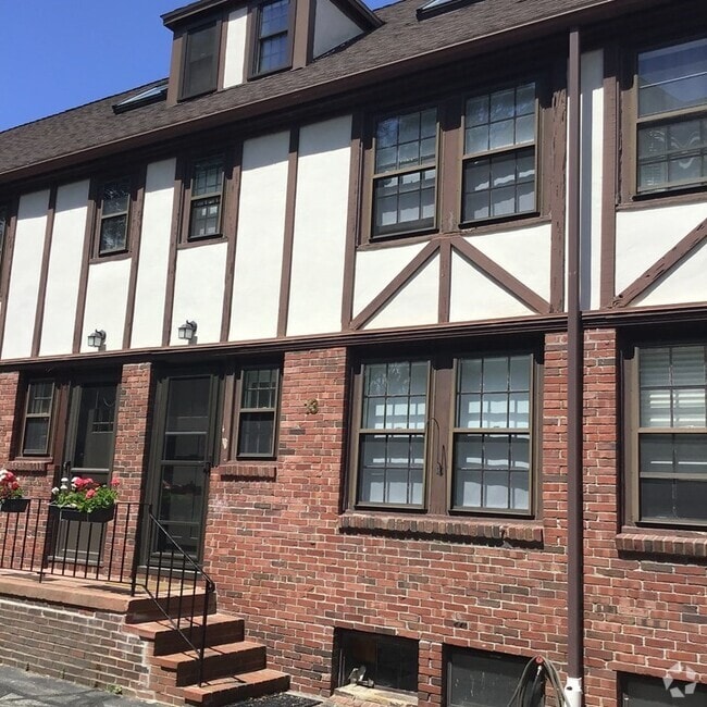 Building Photo - 247 Washington St