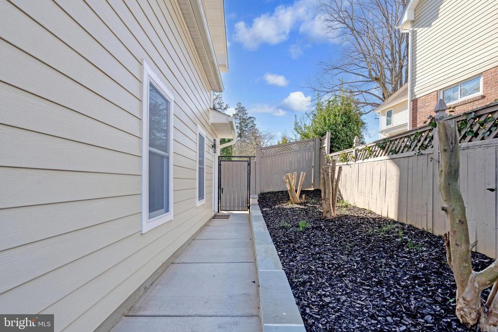Foto principal - 10237 Stratford Ave