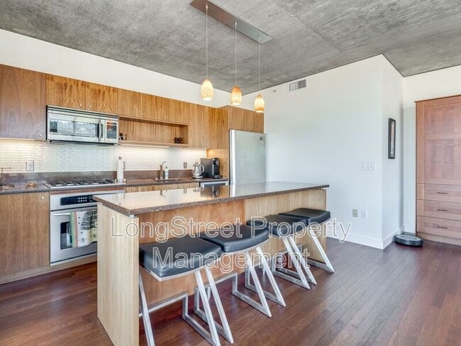 Foto del edificio - 1926 W Burnside St