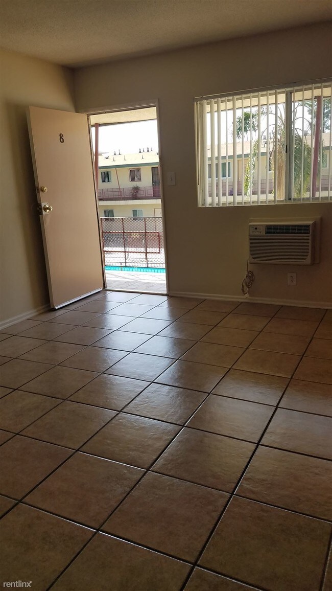 Foto del edificio - 1 br, 1 bath  - Regency Montclair