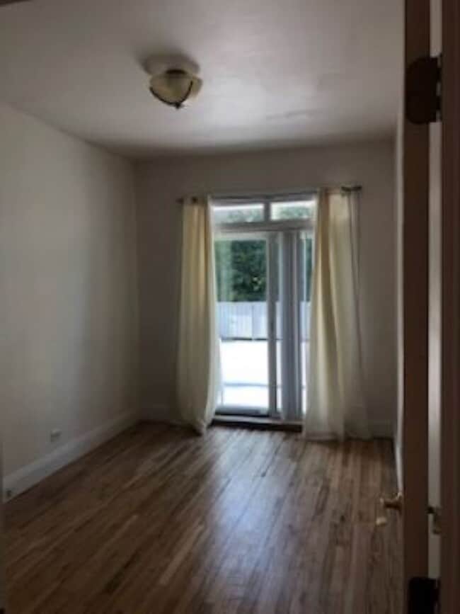 livingroom - 8 Railroad Ave