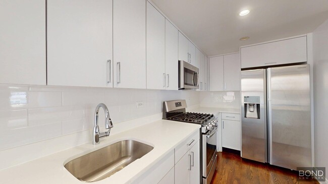 Building Photo - 145 E 16th St