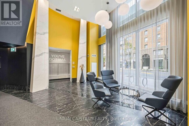 Photo du bâtiment - 121 Lower Sherbourne St