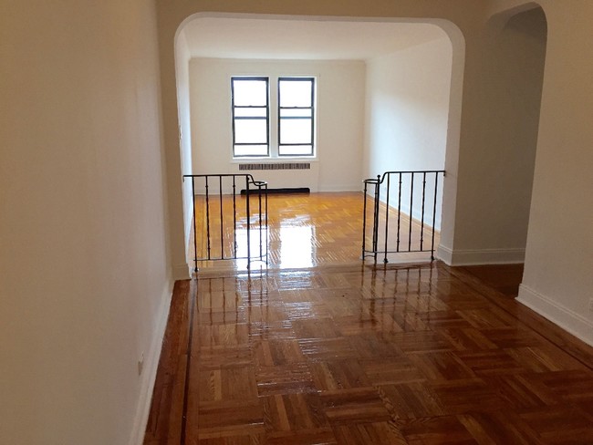 Building Photo - 600 W 218th St