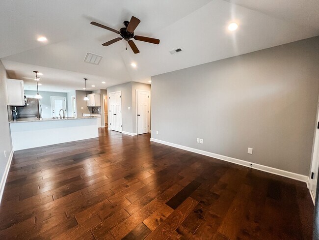 Foto del edificio - Single-Family Home in Hopkinsville with Fe...