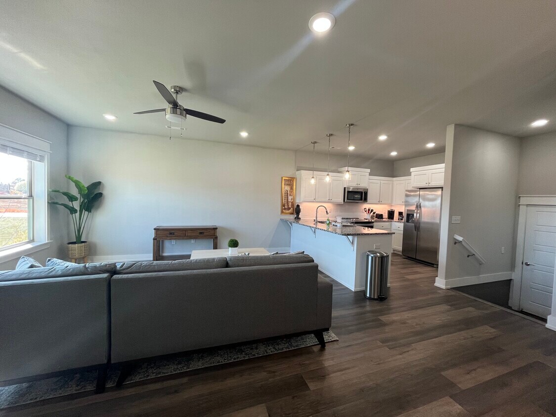 Foto principal - 2248 W Moore Ln