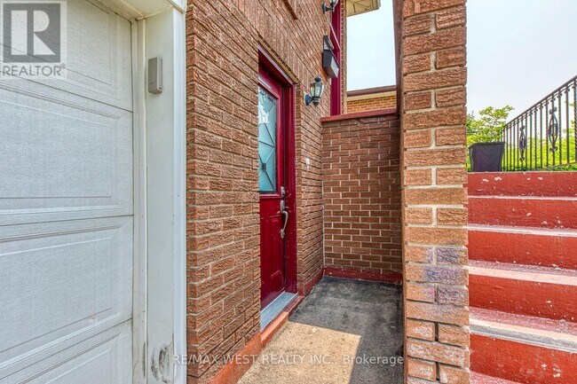Photo du bâtiment - 878 Blairholm Ave