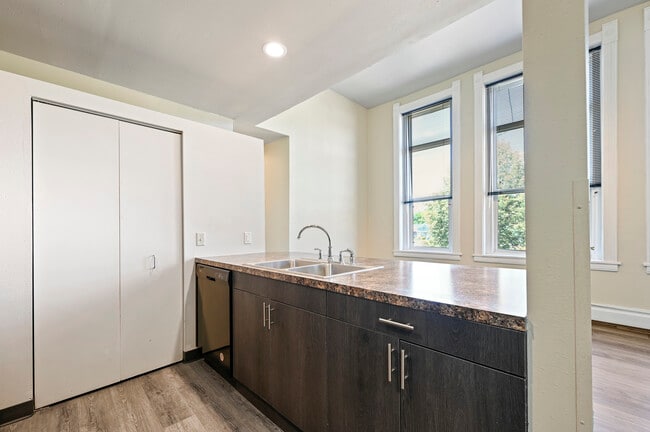 Apt 202 - Kichen - The Lofts At City Hall