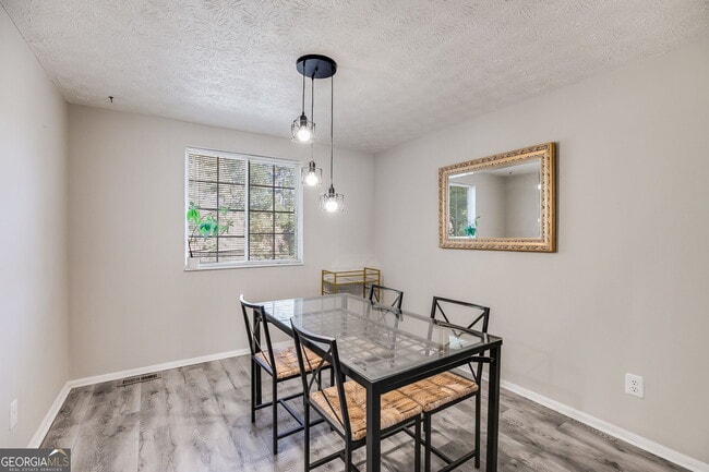 Building Photo - 6413 Wedgewood Trce