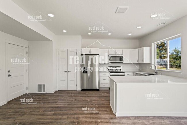 Foto del edificio - 12625 E Main Ave