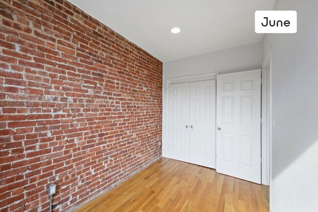 Building Photo - ROOM ONLY in 4-bed/1.5-bath Home