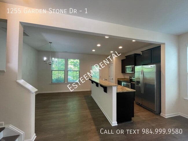Foto del edificio - 1255 Garden Stone Dr