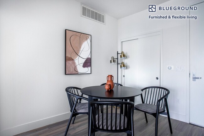 Foto del edificio - 11023 McCormick St