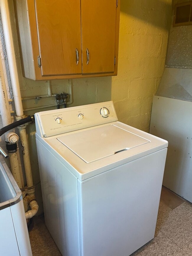 Building Photo - 5606/5610 Badger Court
