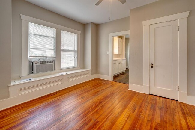 Building Photo - 115 Goldenrod St