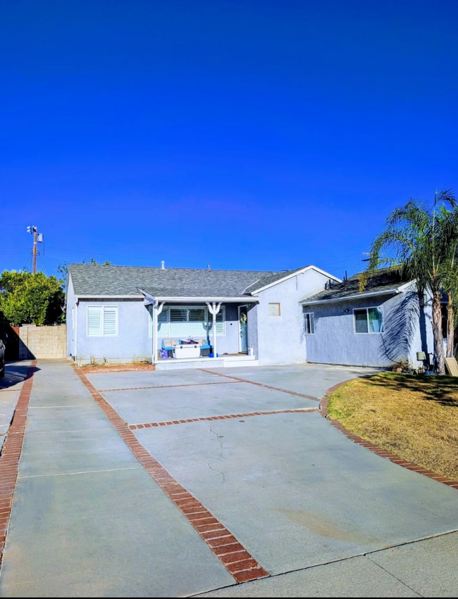 Foto del edificio - 9948 Bevis Ave