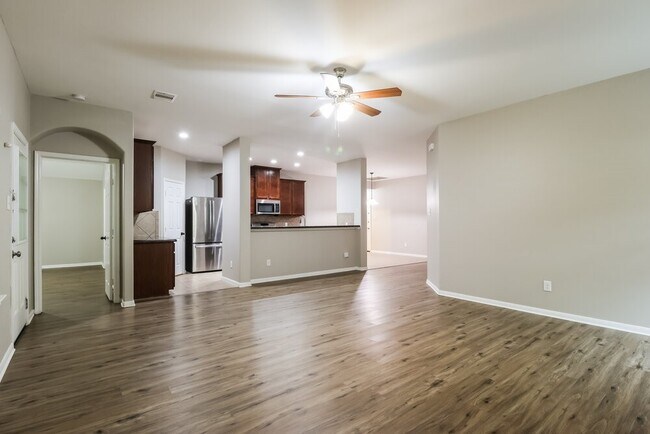 Foto del edificio - 2815 Lexington Park Dr